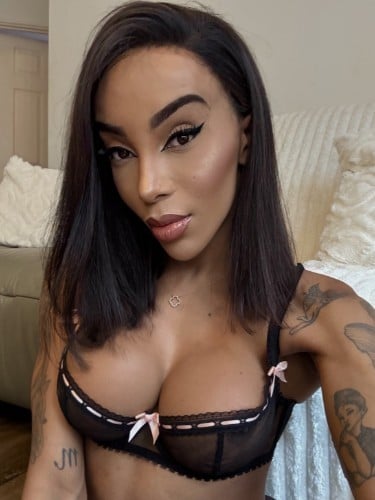 Escort trans Esther Brazilian Xxl à Nîmes