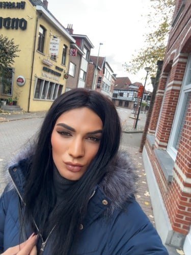Escort trans Jessie hot à Cannes